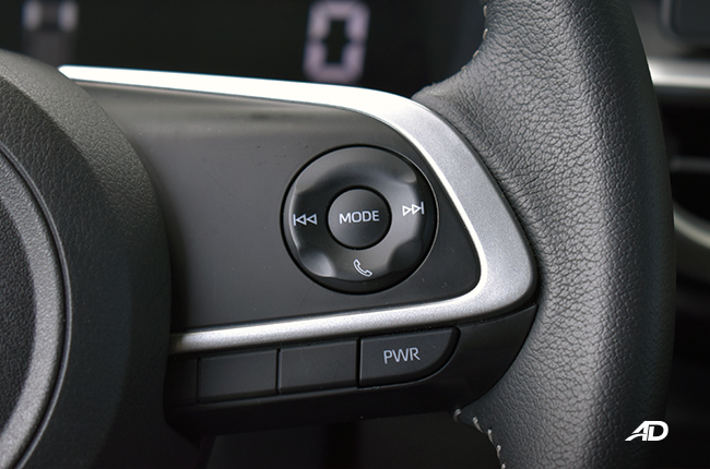 Toyota Raize 1.2 G CVT interior audio controls