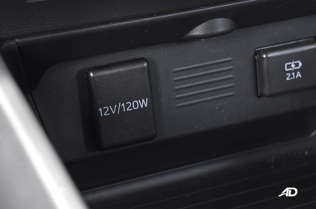 Toyota Raize 1.2 G CVT interior charging ports