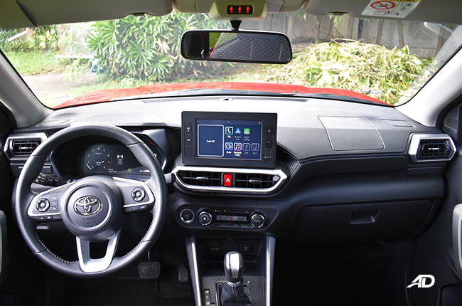 Toyota Raize 1.2 G CVT interior dashboard