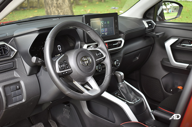 Toyota Raize 1.2 G CVT interior front seat