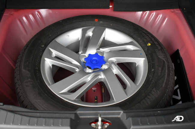 Toyota Raize 1.2 G CVT interior spare tire