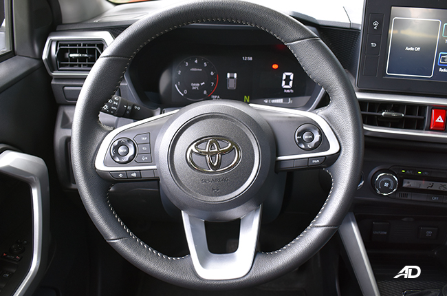 Toyota Raize 1.2 G CVT interior steering wheel
