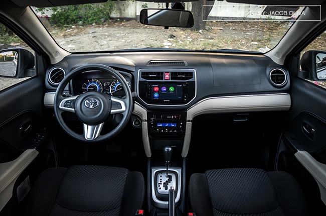 Toyota Rush 1.5 E AT Exterior Review Interior Cabin 1