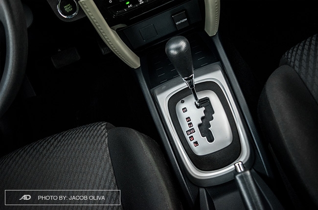 Toyota Rush 1.5 E AT Exterior Review Interior Gear Shifter
