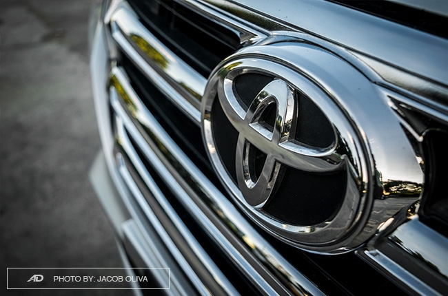 Toyota Rush 1.5 E AT Front Grille Logo