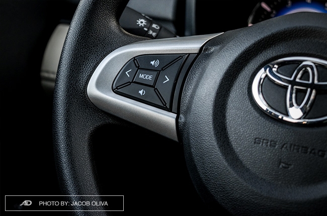 Toyota Rush 1.5 E AT Interior Steering Wheel Mounted Controls