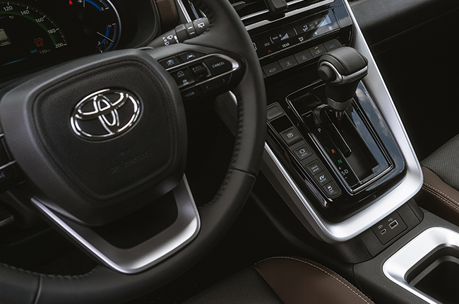 Toyota Zenix interior