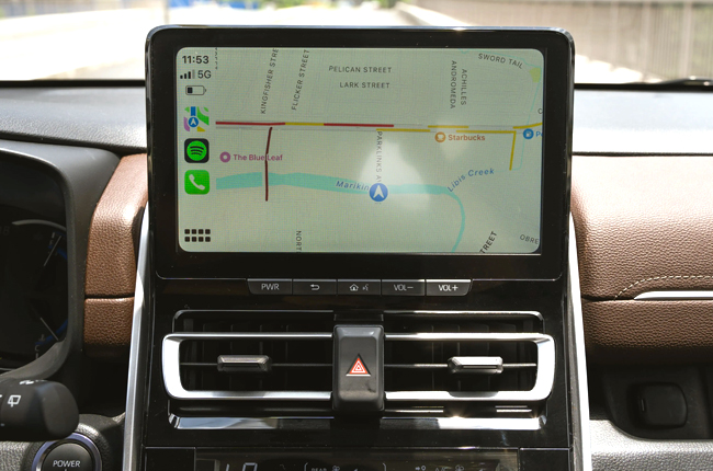 Toyota Zenix interior