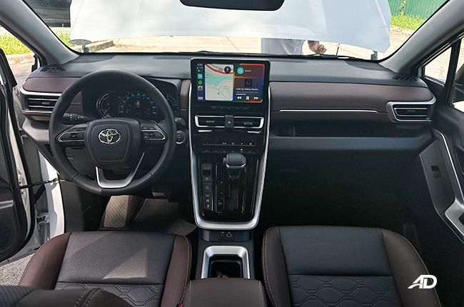 Toyota Zenix interior
