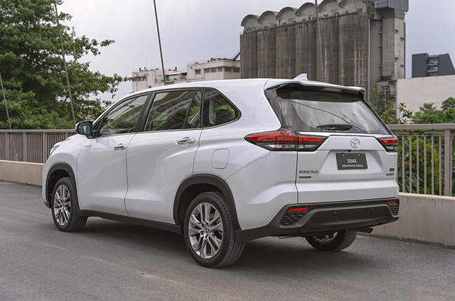 Toyota Zenix Rear Quarter