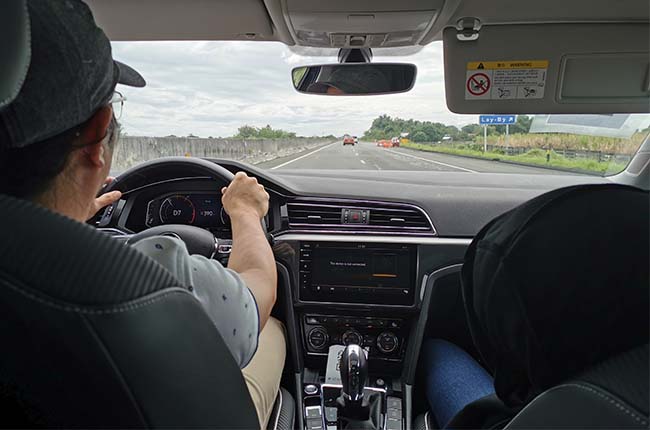 Volkswagen lamando interior road test