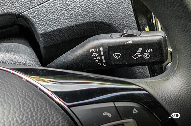 volkswagen santana road test interior rain-sensing