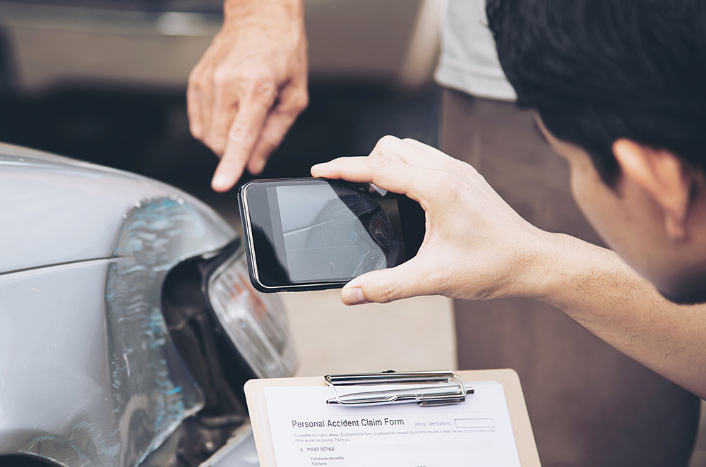 How to take photos of a car accident