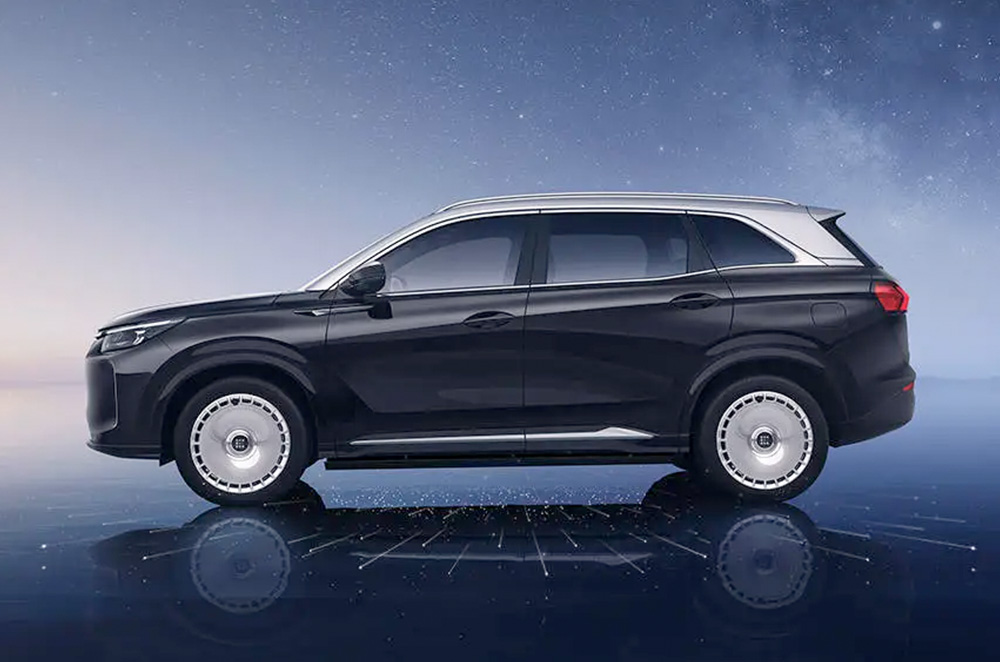 The 2025 Landian E5 Plus gets new looks, smarter features, and a longer electric range.