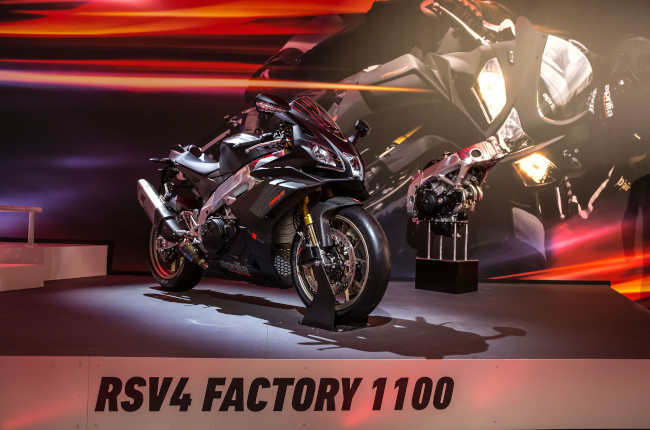 Aprilia RSV4 Front Quarter