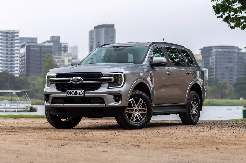 Ford replaces the 2.0-liter bi-turbo with an upgraded single-turbo engine and wider V6 options.