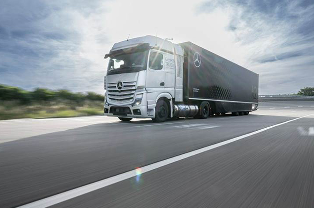 Mercedes Benz hydrogen truck