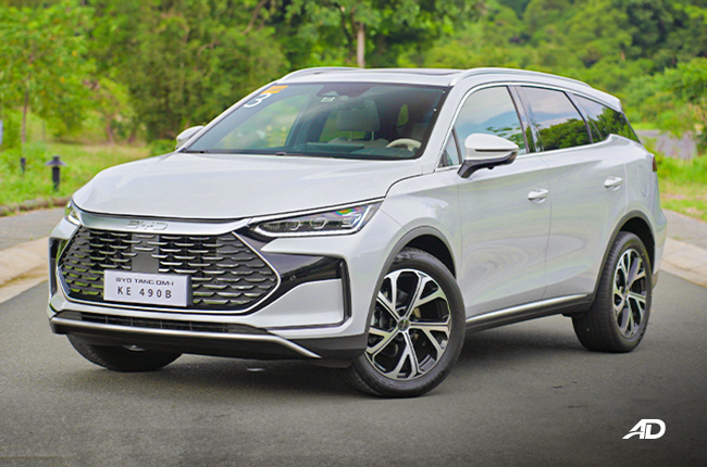 The full-size hybrid crossover uses BYD’s Super DM-i system, offering 197 hp, 315 Nm torque, and seating for seven