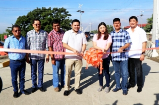 DPWH Secretary Mark Villar leads Laguna Lake Highway opening last July 7, 2017