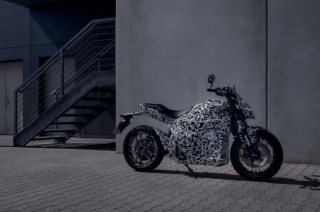 Honda teases its first full-size electric motorcycle