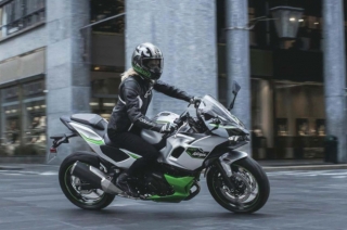 Kawasaki Ninja 7 unveiled as Team Green's first hybrid-electric model