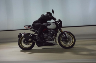 Triumph levels up with the new Trident 800