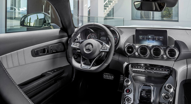 2018 Mercedes-Benz AMG GT dashboard