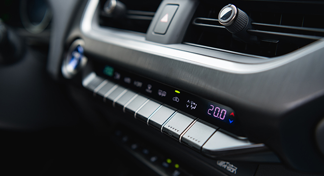 2019 Lexus UX center console controls