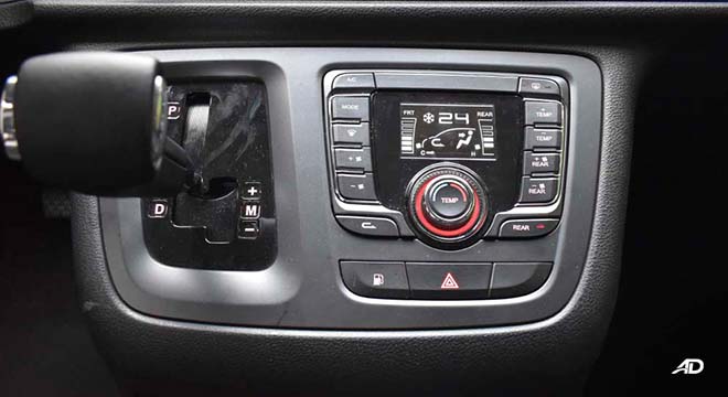 2019 Maxus G10 assist  gear selector and climate controls