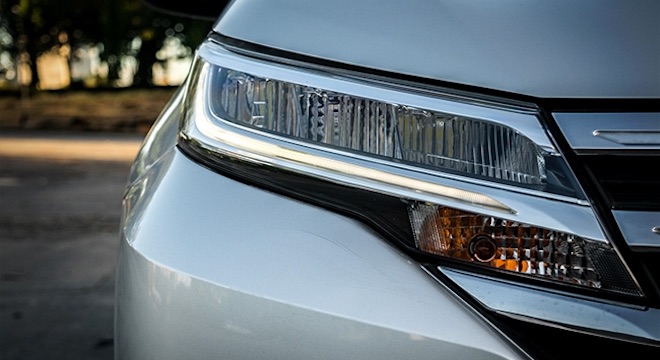2019 Toyota Rush front headlights