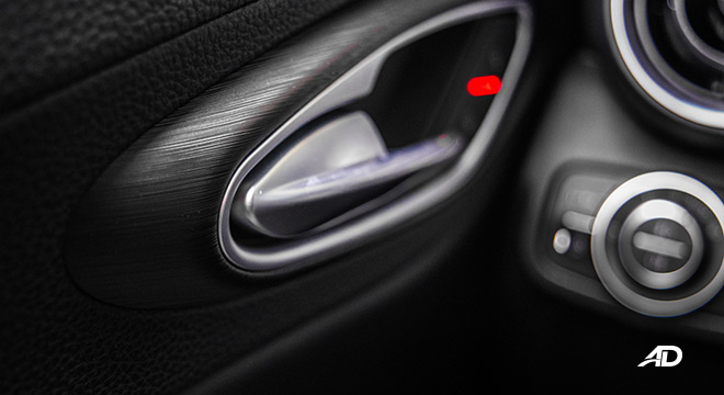 2020 Alfa Romeo Giulia interior door handles