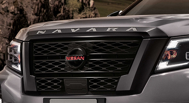 2021 Nissan Navara grille