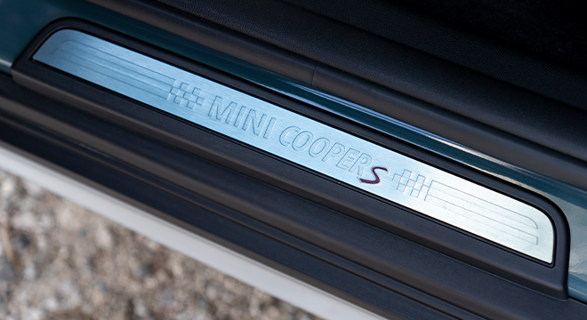 2022 Mini Cooper Countryman Interior Side step sills 