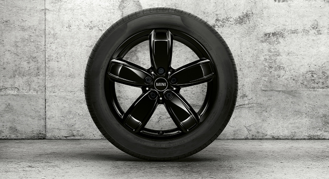 2022 Mini Cooper Countryman Monotone Black Wheels 