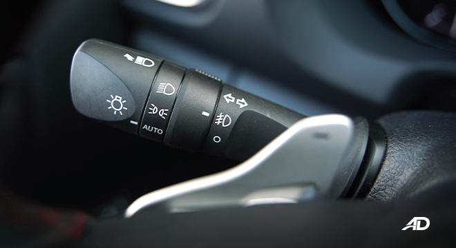 2022 Toyota Fortuner light controls