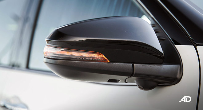 2022 Toyota Fortuner side mirror