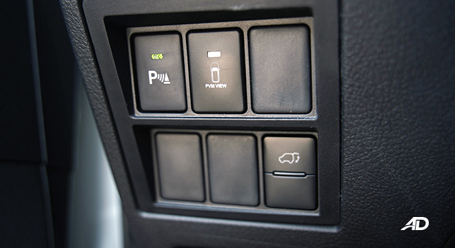 2022 Toyota Fortuner switches