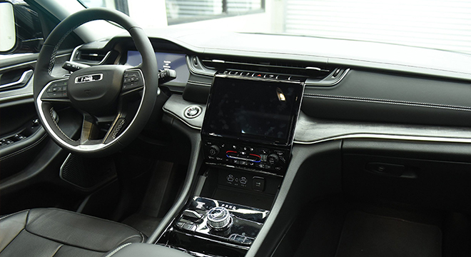 2023 Jeep Grand Cherokee Cockpit