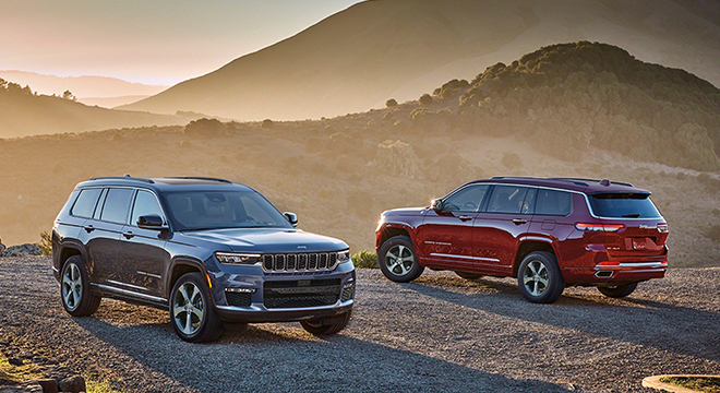 2023 Jeep Grand Cherokee Front and Rear Shot