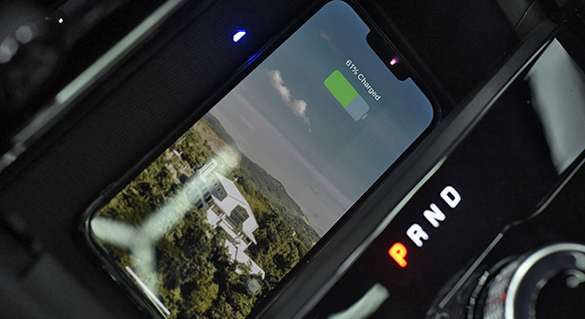 2023 Jeep Grand Cherokee Wireless Charging Pad