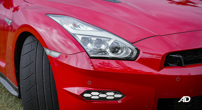 2024 Nissan GT-R Headlights