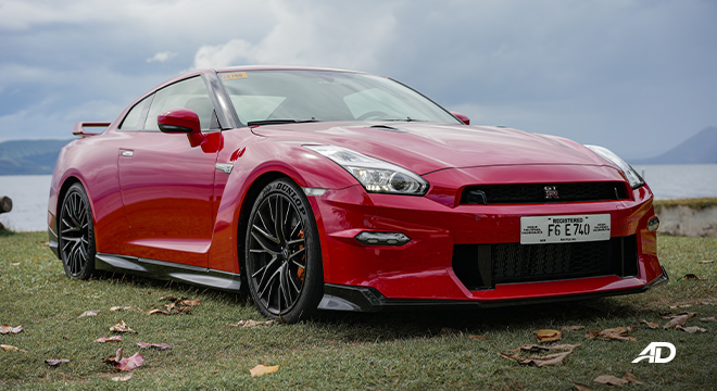  2024 Nissan GT-R  Right Front