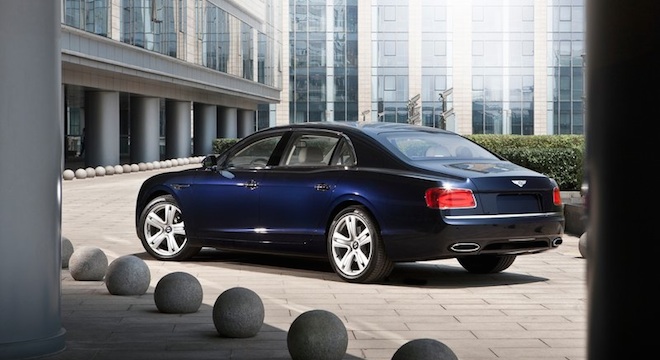 Bentley Flying Spur 2018 rear