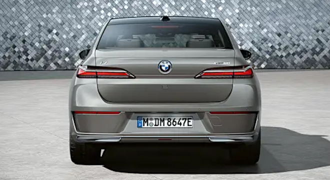BMW i7