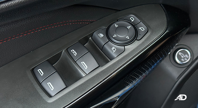 Chevrolet Trax Driver's side door controls