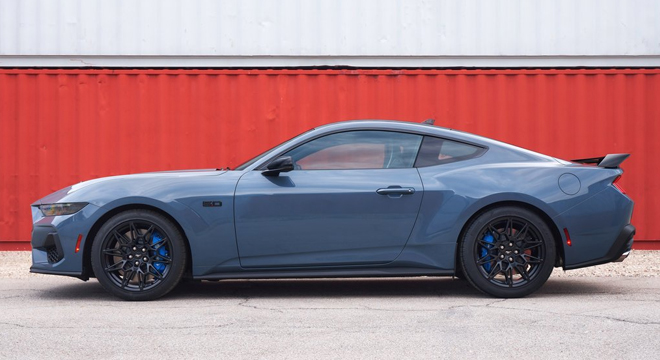 Ford Mustang GT Premium Side