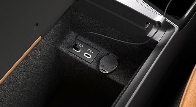 Lexus ES Premier Philippines charger