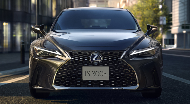 Lexus IS 300h front