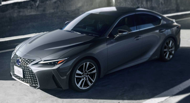 Lexus IS 300h front quarter