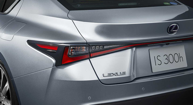 Lexus IS 300h rear quarter